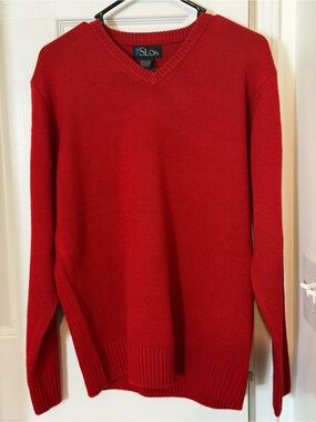 The Slope Men’s Crimson V-Neck Sweater